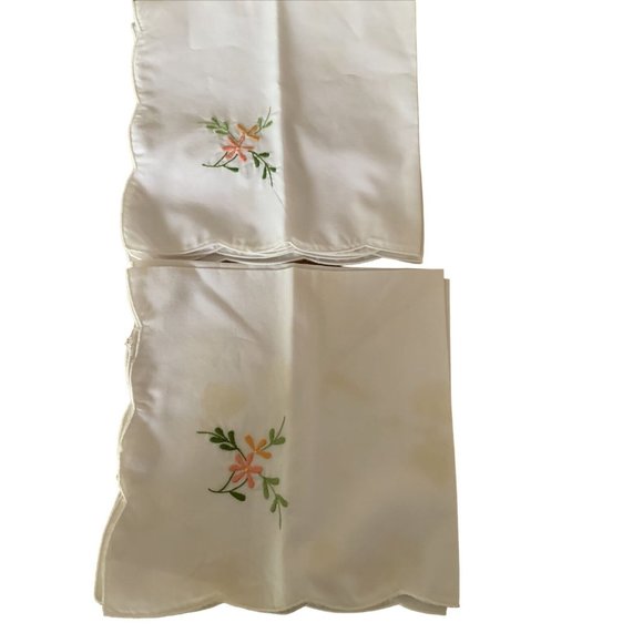 Vintage Set of 12 Embroidered Napkins 15 x 15” Some Staining - Picture 3 of 7